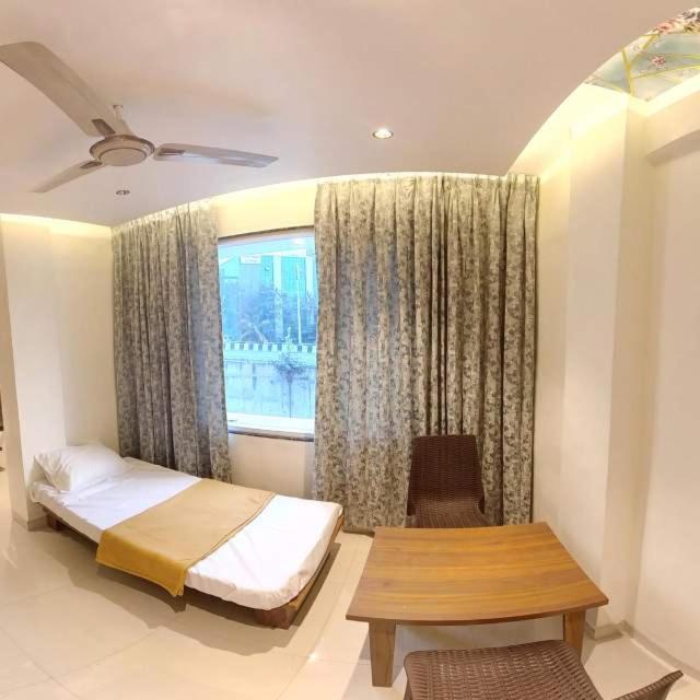 Hotel India Gate Narhe, Poona Buitenkant foto