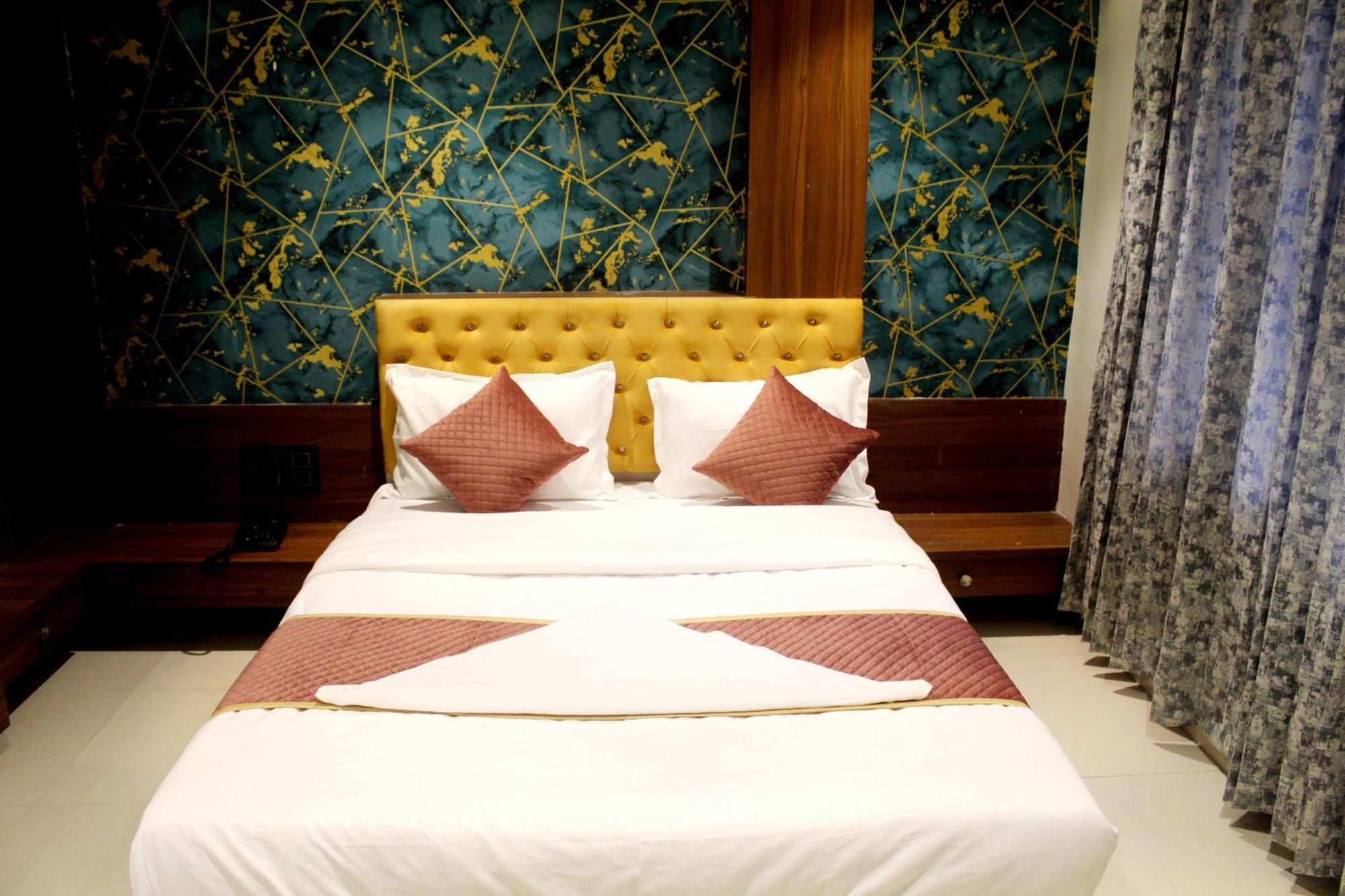 Hotel India Gate Narhe, Poona Buitenkant foto