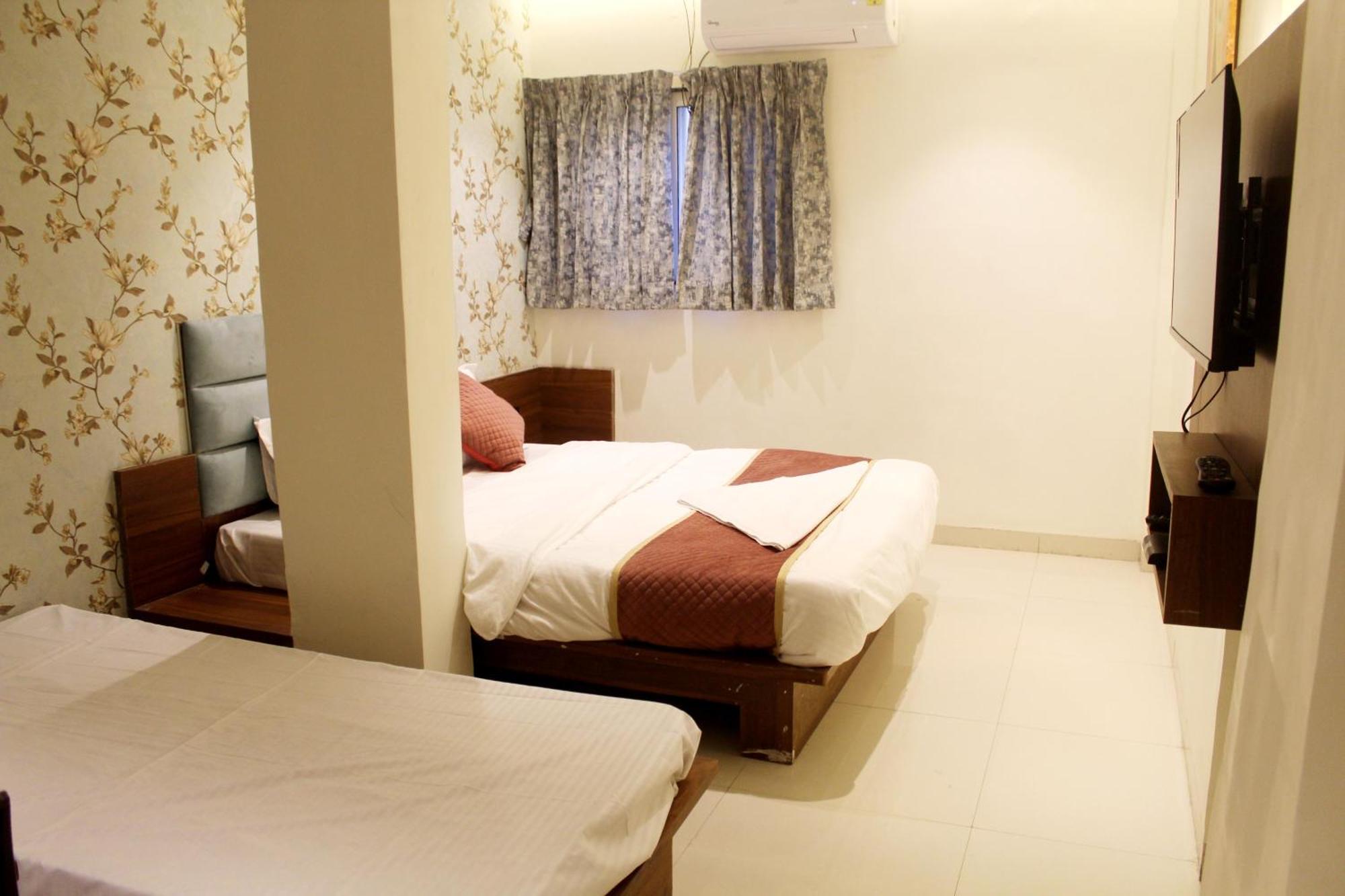Hotel India Gate Narhe, Poona Buitenkant foto