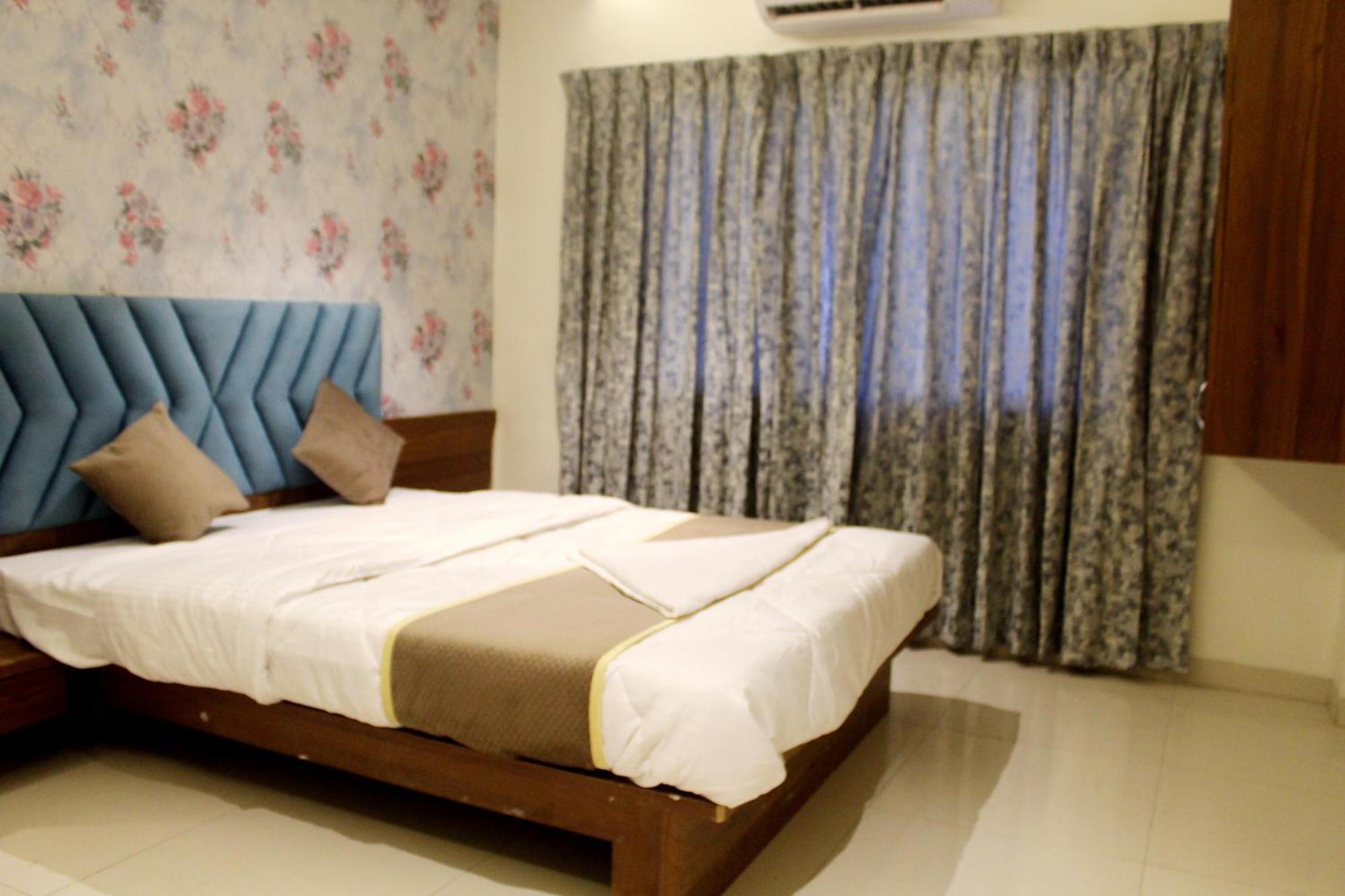 Hotel India Gate Narhe, Poona Buitenkant foto